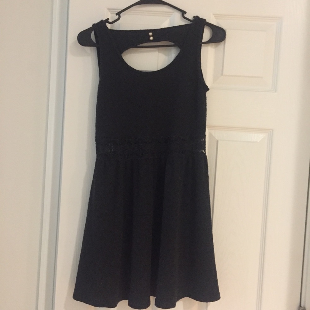 Pageboy black lace dress